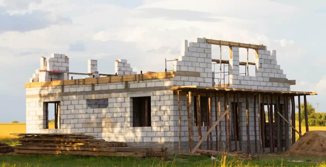 Czy można budować dom na działce rolnej? Sprawdź warunki i przepisy