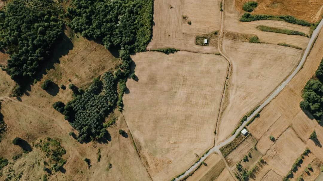 Jak sprzedać działkę budowlaną i uniknąć najczęstszych błędów