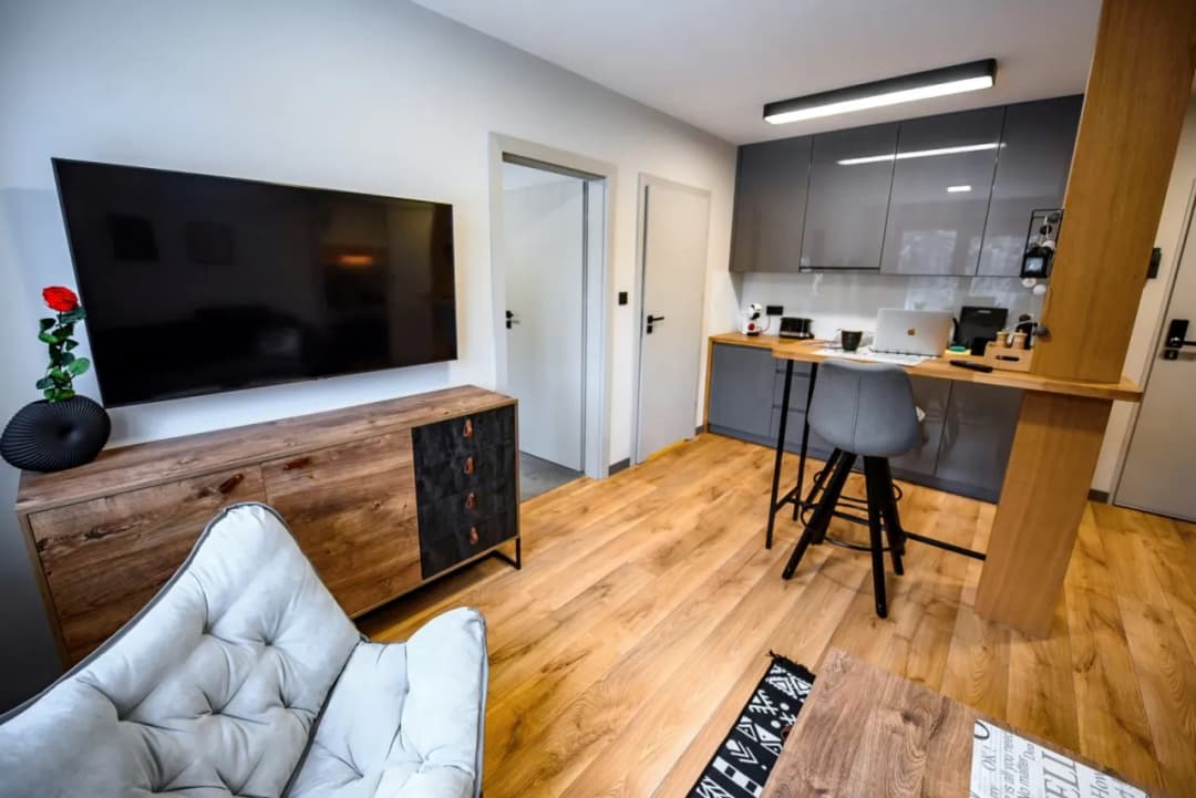 Apartament typu deluxe co to znaczy? Poznaj luksusowe cechy i usługi